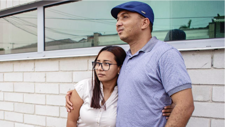 Paola Romero y su esposo Jorge Marimón visitan todos los días a Samuel David en la clínica. “Confío en que estará bien”, dice ella. - Foto: Roxy Charris